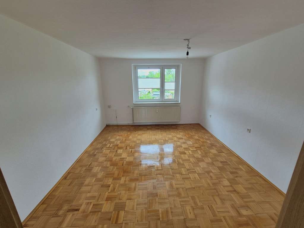 Immobilie in Gersdorf -  Renovierte 3-Zimmer-Wohnung im Herzen von Gersdorf - Bild 1