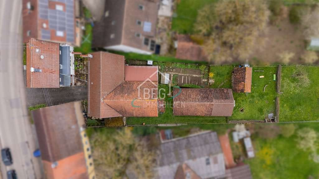 Immobilie in Rot am See - Charmantes Bauernhaus mit großem Grundstück, Scheune, Nebengebäuden und Entwicklungspotenzial - Bild 2