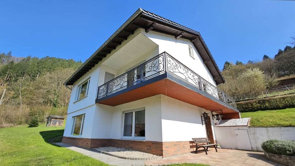 Immobilie in Alf - Einfamilienhaus in sonniger Höhenlage von Alf mit großem Grundstück und Garage für die große Familie - Bild 0
