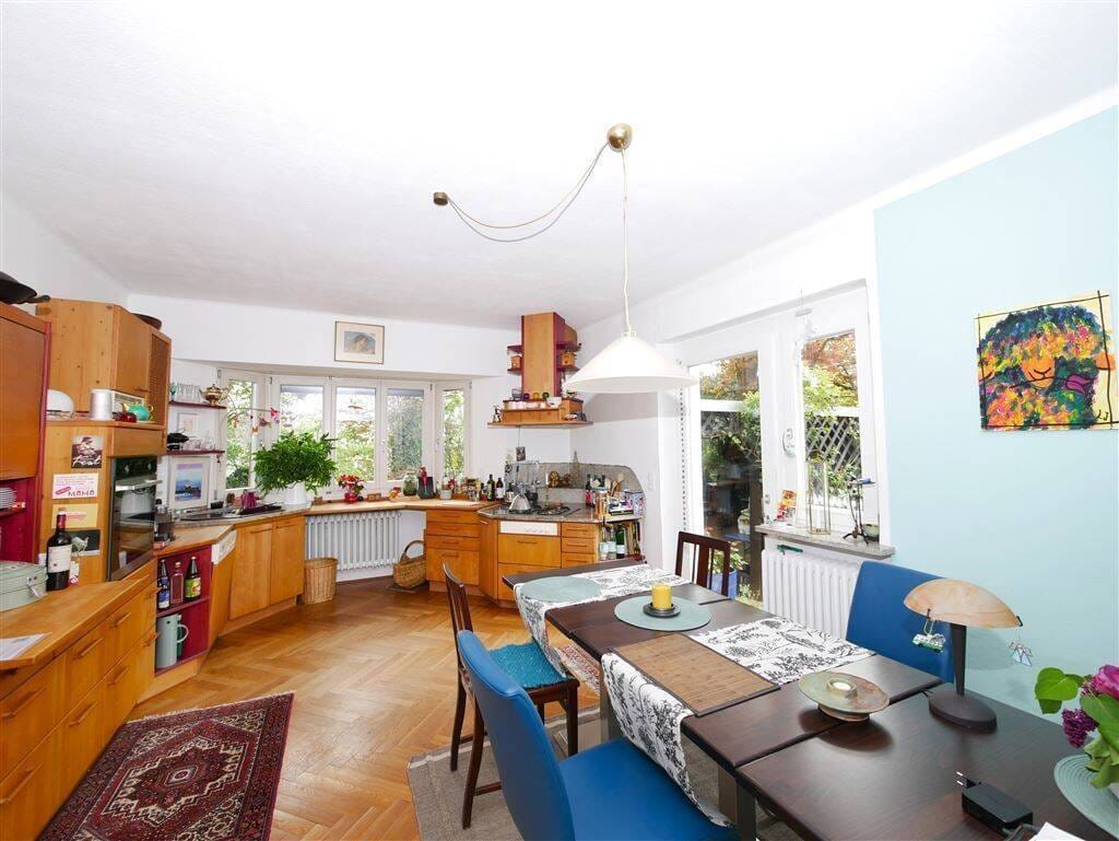 Immobilie in Schwaig bei Nürnberg - 8-Zi.-Haus mit Einliegerwohnung + 237 m² Wfl. + 1.200 m² Grundstück mit Bauoption + Bezugsfrei - Bild 3