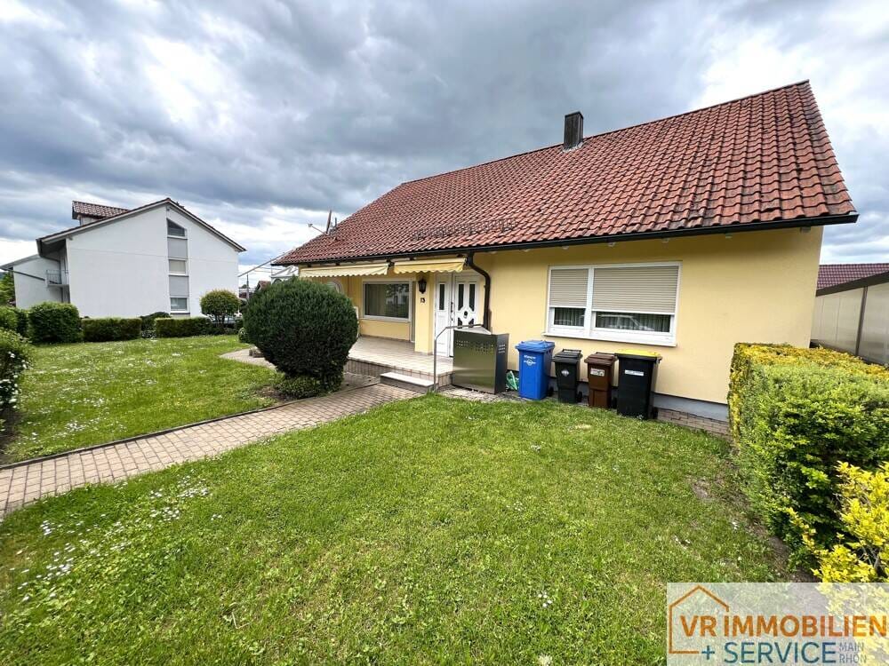 Immobilie in Bad Königshofen im Grabfeld - Wohnen auf einer Ebene mit Wintergarten & großem Garten in ruhiger Lage von 97631 Bad Königshofen! - Bild 1