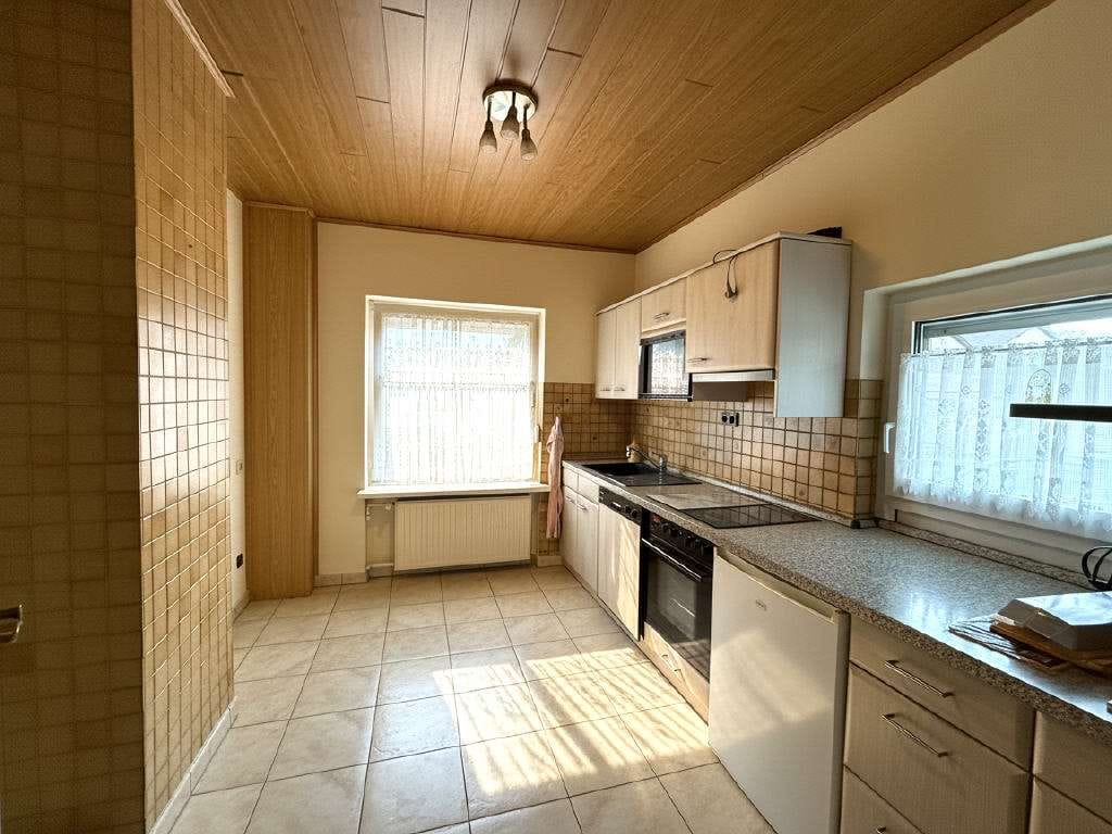 Immobilie in Sulzheim - Hübsches freistehendes Einfamilienhaus mit Terrasse und Balkon in ruhiger Lage von Sulzheim
 - Bild 3