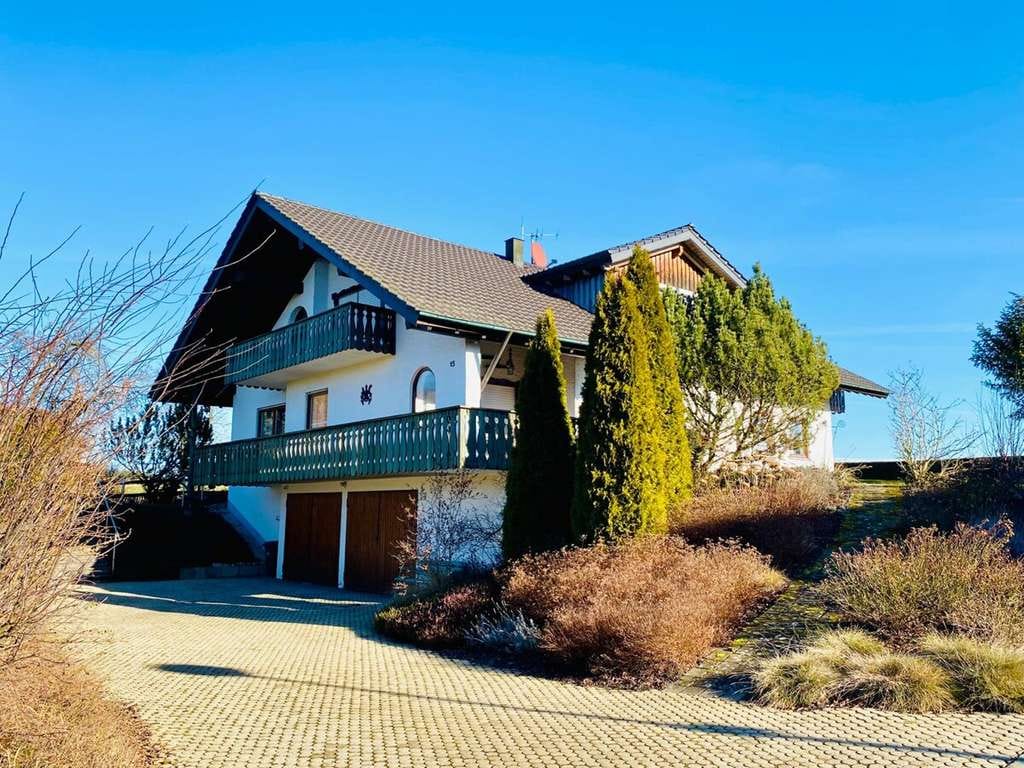 Immobilie in Jagstzell - Großzügiges 1-2 FH Landhaus (240 m²) auf 1.235 m² Grund;
in dörflicher Randlage 8 km v. Ellw. - Bild 0