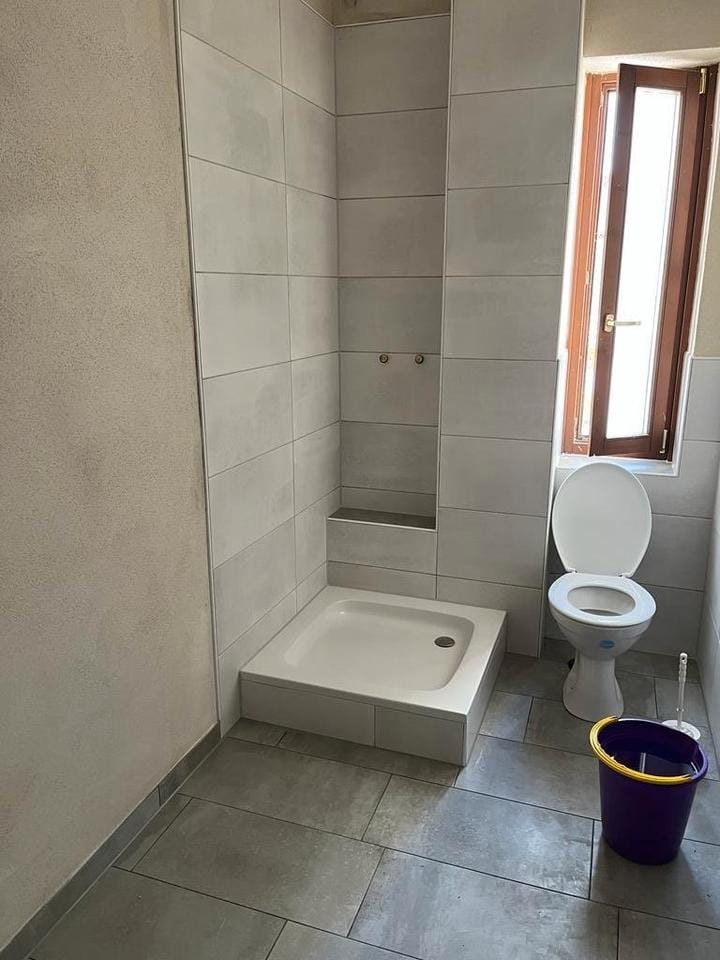 Immobilie in Neustadt an der Aisch - Teilrenovierte 5 Zimmer Whg mit Balkon im Zentrum von Neustadt - Bild 0