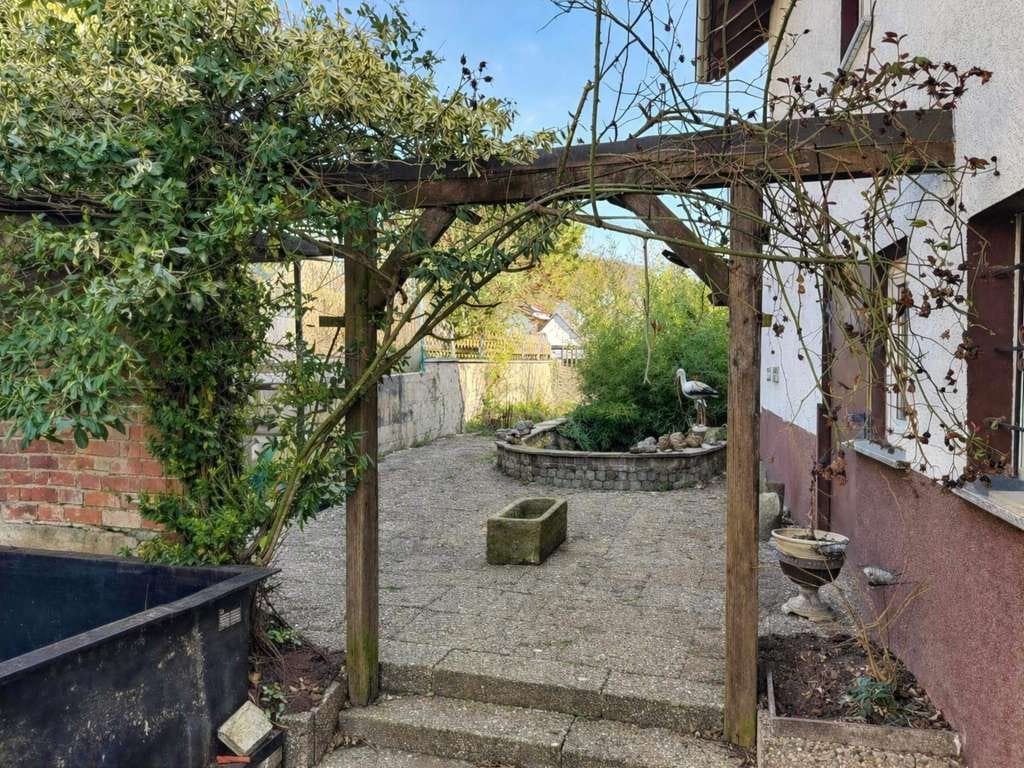 Immobilie in Gründau - Attraktives Gesamtensemble: 2 Häuser, 3 Wohnungen – ideal für Eigennutzer oder Kapitalanleger - Bild 3