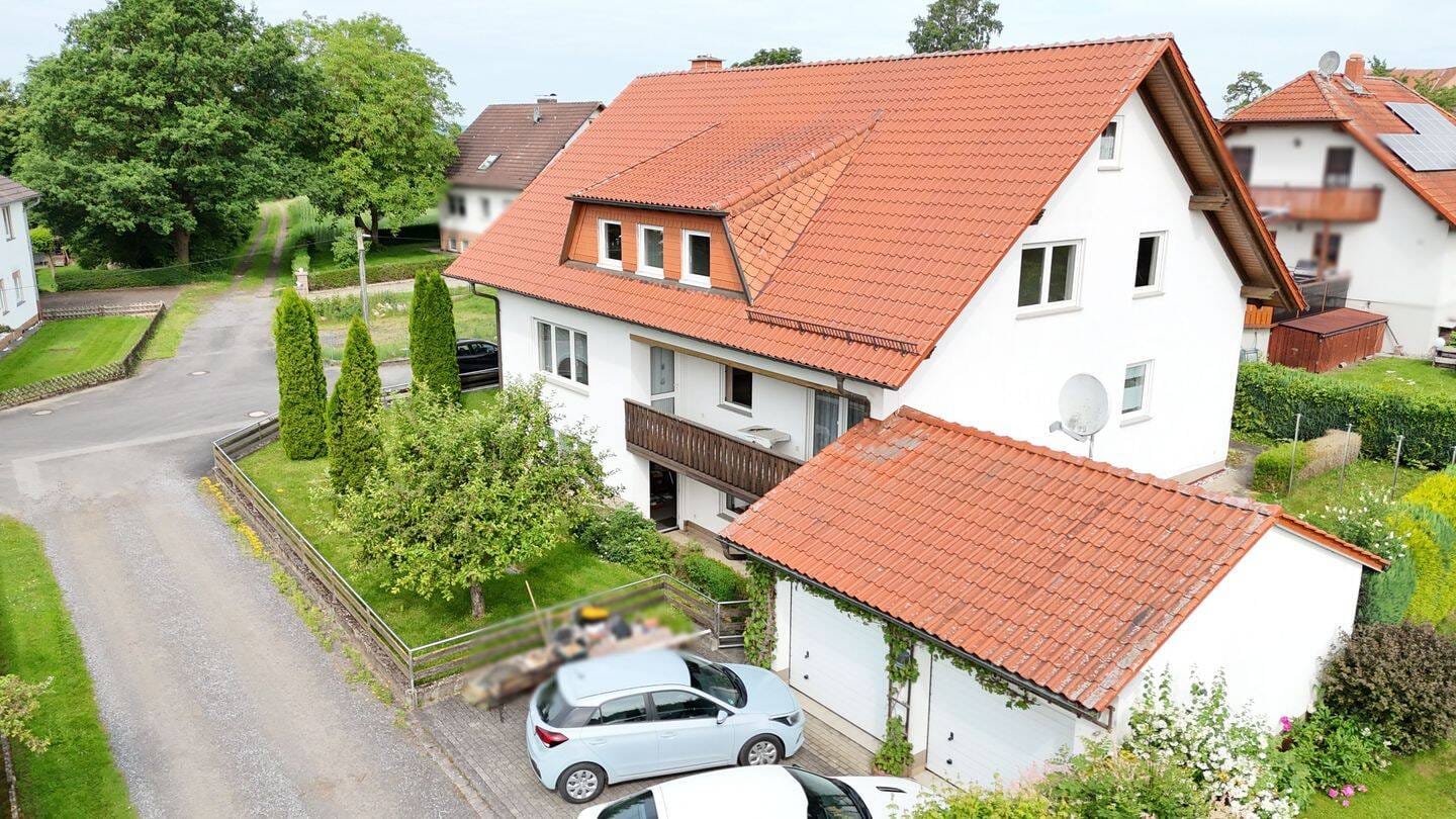 Immobilie in Wolfhagen - Solides, gepflegtes Haus mit bis zu 3 Parteien, Eigennutzung o. Vermietung möglich, an Feld & Wiesen! - Bild 3