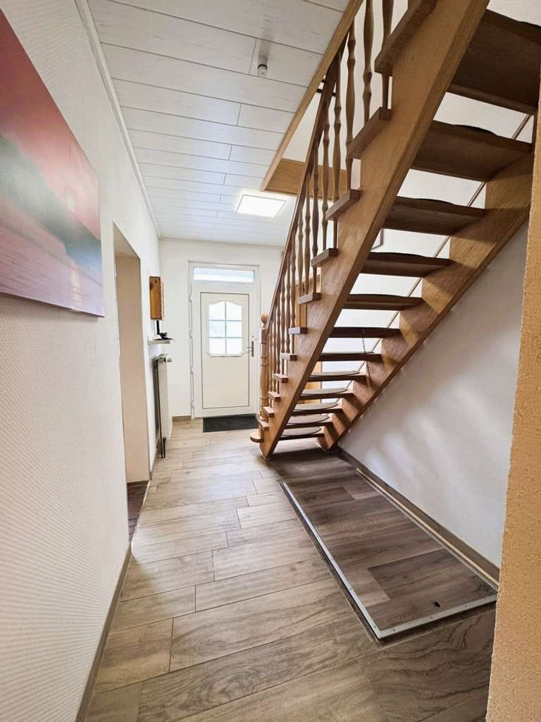 Immobilie in Hinte - Modernisiertes Wohlfühlhaus mit Garten, Garage, Doppelcarport und Werkstatt in ruhiger Warftenlage - Bild 2