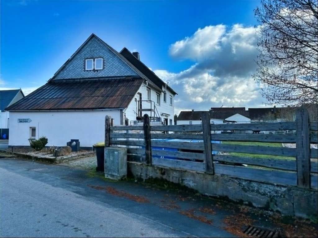 Immobilie in Greifenstein - Großes Einfamilienhaus, separate ELW auch möglich. - Bild 2