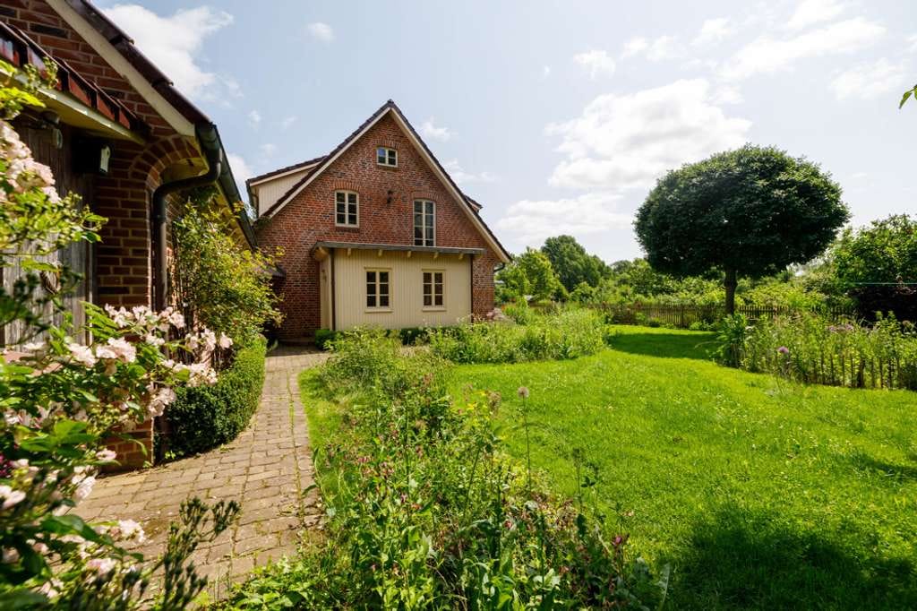 Immobilie in Todesfelde - Charmantes Einfamilienhaus im Landhausstil in Feldrandlage - Bild 2