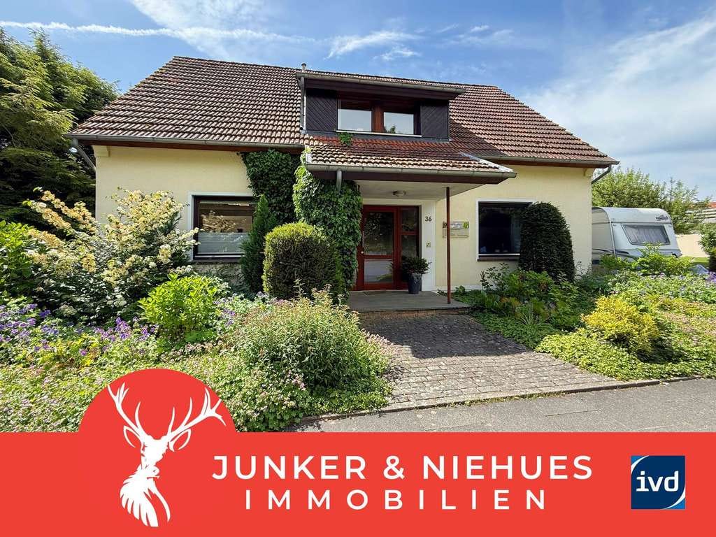 Immobilie in Leopoldshöhe - Familienparadies in Leopoldshöhe – Einfamilienhaus mit Dachterrasse & Traumgarten - Bild 0