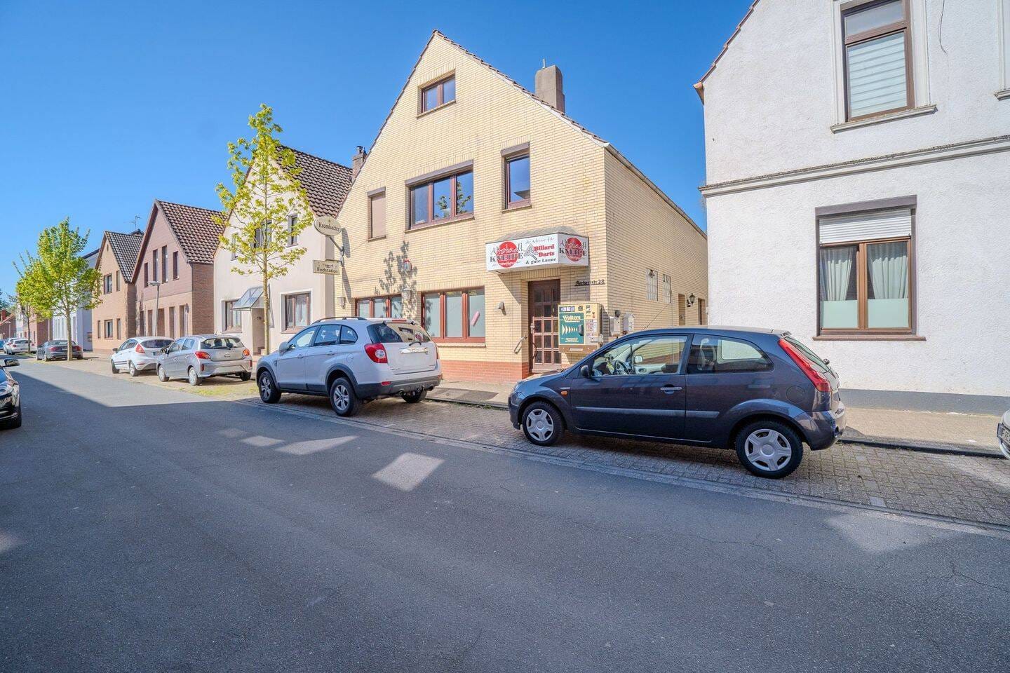 Immobilie in Nordenham - Ehemaliges Wohn- und Geschäftshaus mit Entwicklungspotenzial und attraktiven Mieteinnahmen - Bild 1