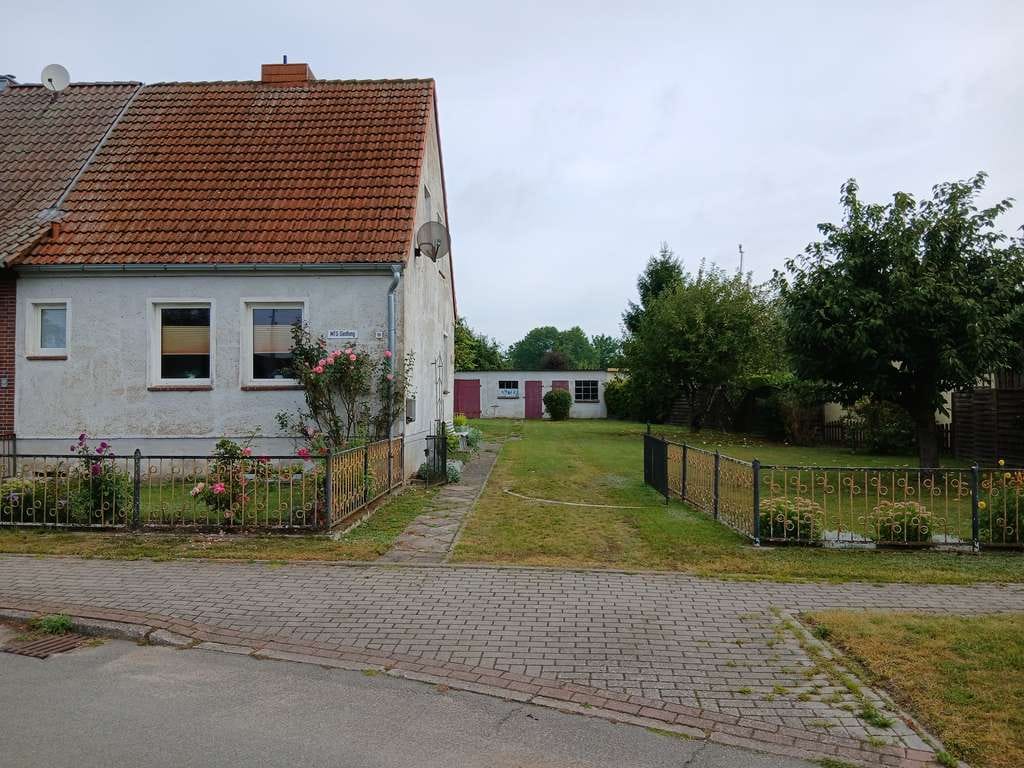 Immobilie in Crivitz - Renovierungsbedürftige Doppelhaushälfte in Wessin mit 3 Zimmern - Bild 0