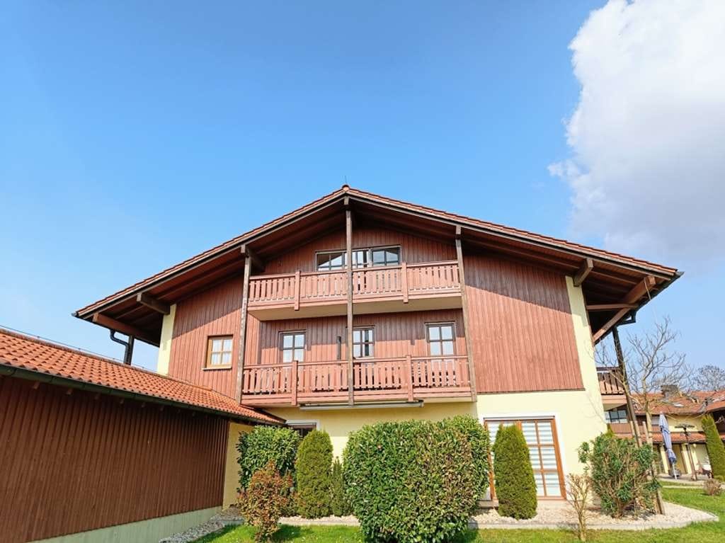 Immobilie in Kirchham - Schöne 2-Zimmer-Wohnung mit 2 Balkonen und Tiefgaragenstellplatz in Kirchham zu verkaufen - Bild 1