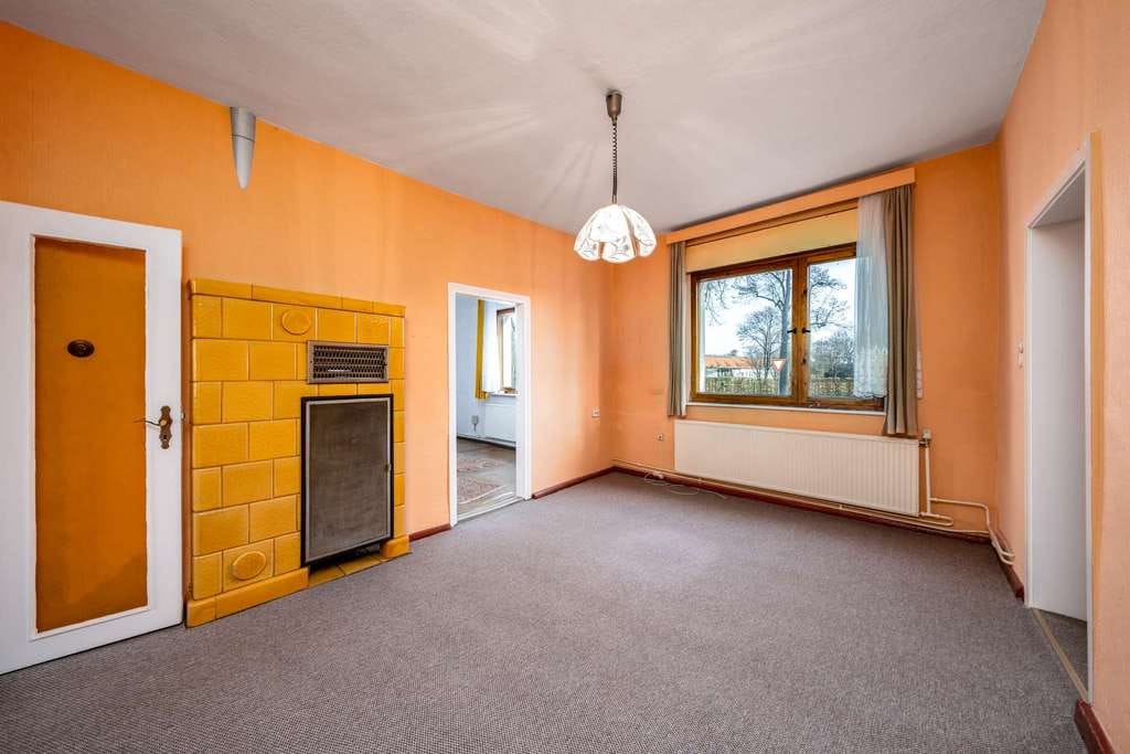 Immobilie in Neuhardenberg - Geräumiges Einfamilienhaus & 2 Garagen auf großem Grundstück vis a vie zum Schlosspark Neuhardenberg - Bild 3