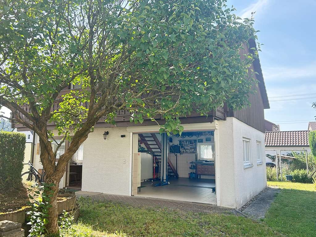 Immobilie in Nufringen - Nufringen: "Rarität, nicht nur für Autobastler" Einfamilienhaus mit Nebengebäude und Hebebühne! - Bild 3