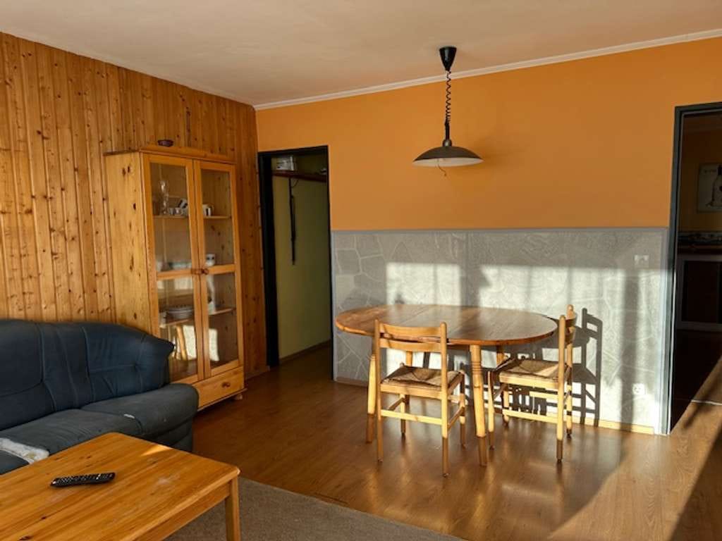 Immobilie in Freyung - Möblierte 2-Zi.-Wohnung mit Balkon und traumhafter Aussicht am Geyersberg - Bild 3