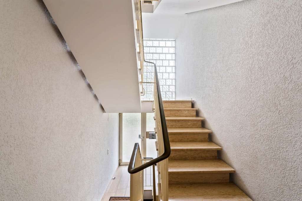 Immobilie in Denzlingen - Großzügige 3-Zimmer-Wohnung mit Südbalkon, modernisiertem Bad, langfristig Mietverhältnis & Garage - Bild 3