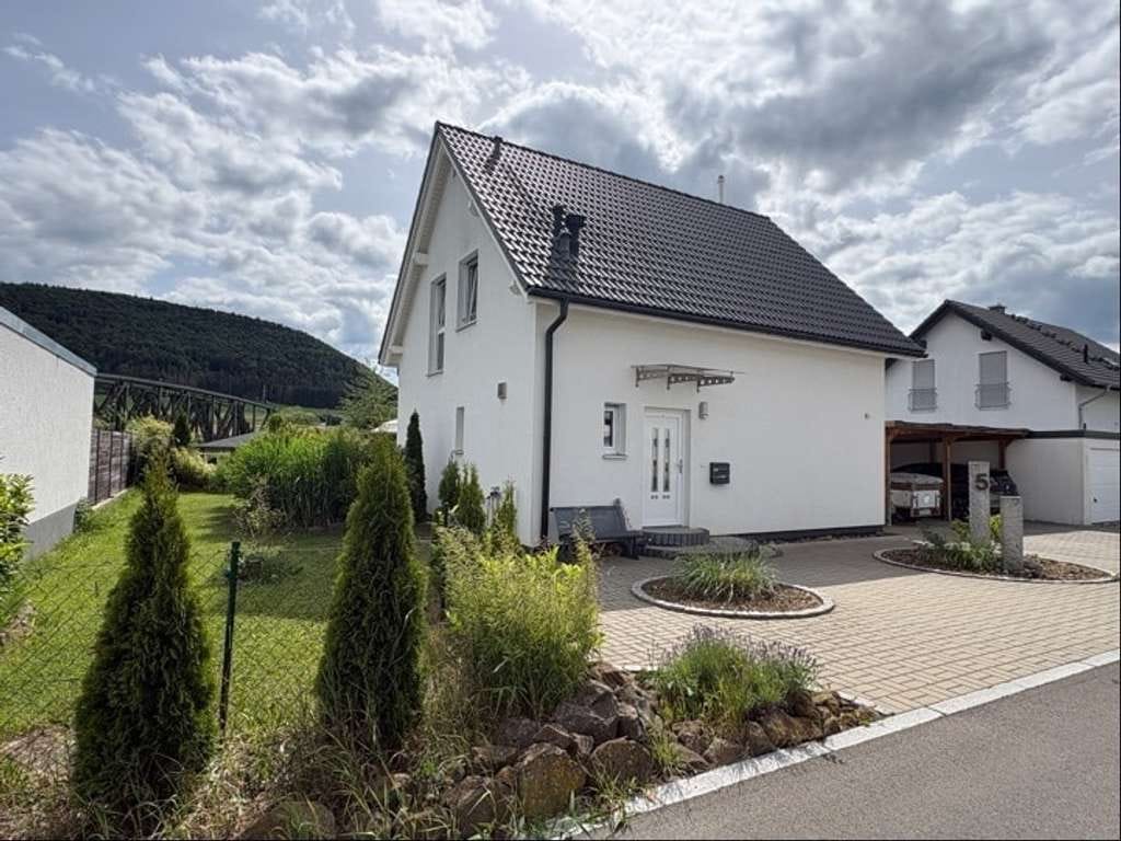 Immobilie in Geisingen - Einfamilienhaus mit Carport  - Bild 1