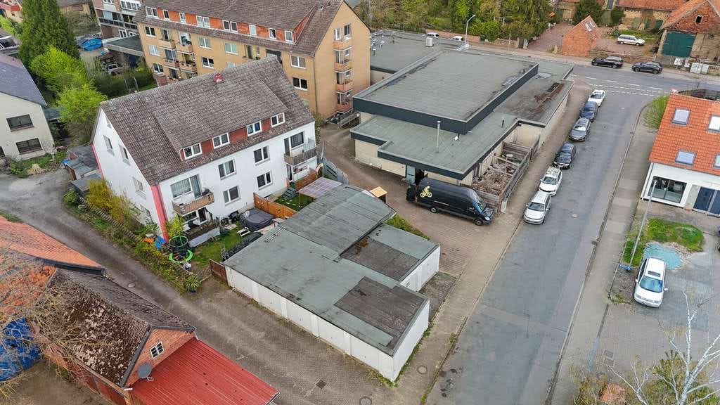Immobilie in Wendeburg - Solides Mehrfamilienhaus mit 6 Wohnungen, 7 Garagen und Zusatzflächen in Wendeburg LK Peine - Bild 4