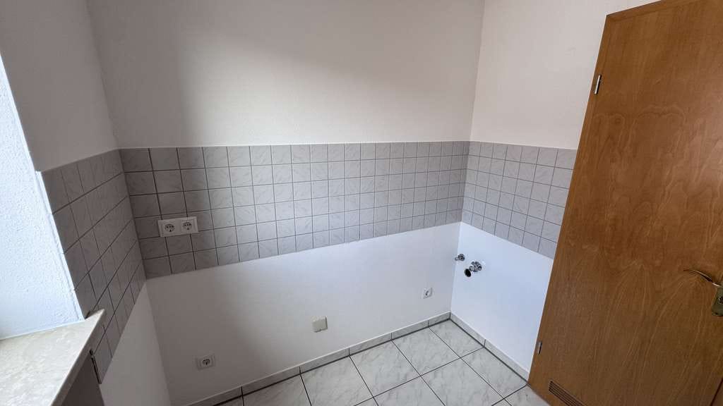 Immobilie in Tittmoning - Dachgeschoss-Wohnung in Tittmoning: Drei Zimmer mit Balkon - Bild 2
