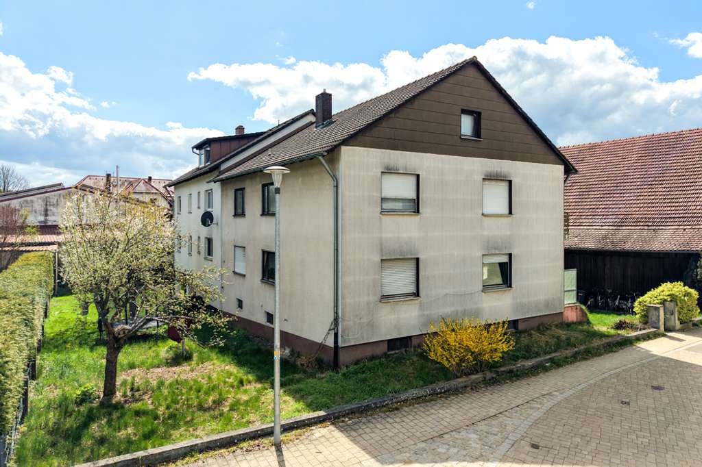 Immobilie in Berg b.Neumarkt i.d.OPf. - Zwei voll vermietete Mehrfamilienhäuser mit 5 Wohneinheiten auf großem Grundstück in Loderbach bei B - Bild 1
