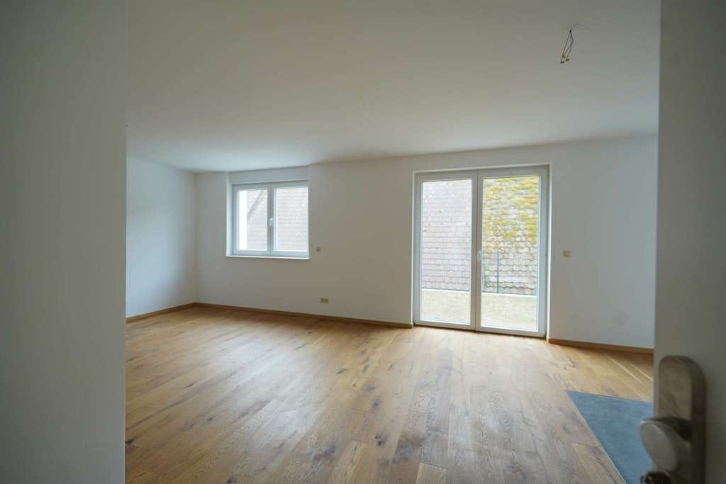 Immobilie in Ehrenkirchen - Hochwertig sanierte 2-Zimmer-Erdgeschosswohnung mit Terrasse - Bild 1