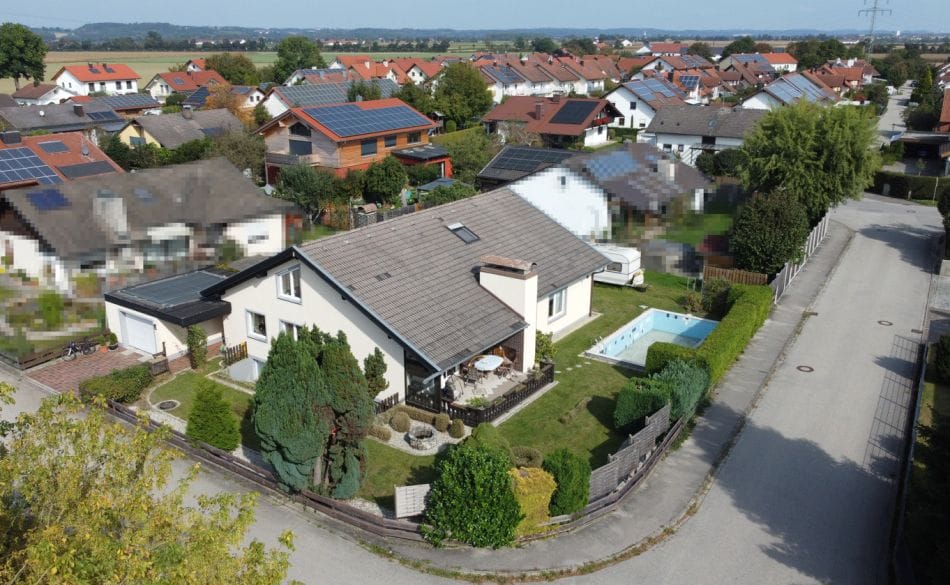 Immobilie in Mettenheim - Raum & Lebensgefühl – Großzügiges Haus auf sonnigem Eckgrundstück - nur 40 Min. von München entfernt - Bild 1