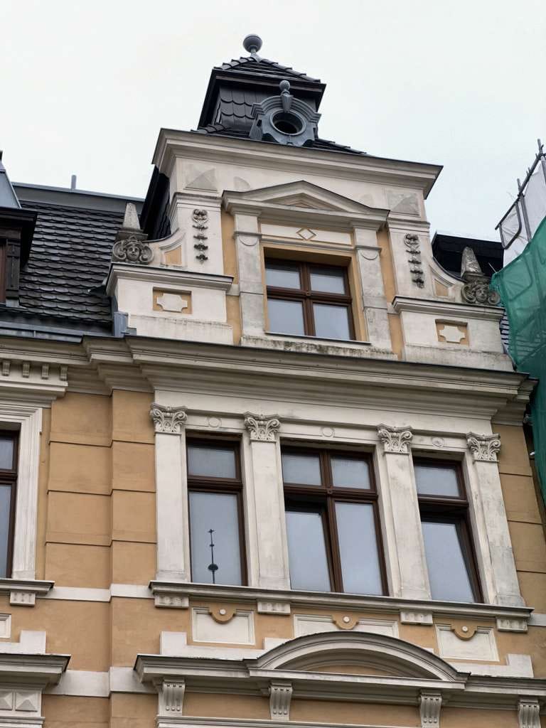 Immobilie in Görlitz - Stilvolle Etagenwohnung  in historischer Stadtvilla  zur Eigenrenovierung - Bild 2