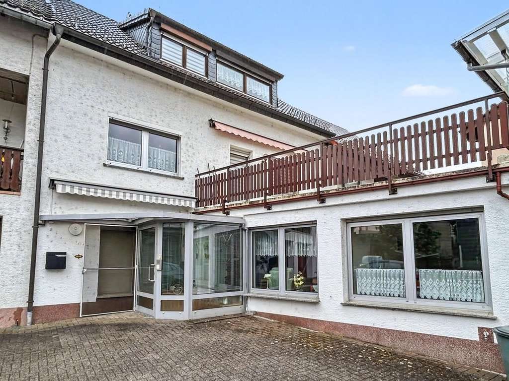 Immobilie in Weilmünster - Großzügiges Wohnhaus mit Potenzial zur 2-Familiennutzung oder Mehrgenerationennutzung in Weilmünster - Bild 1