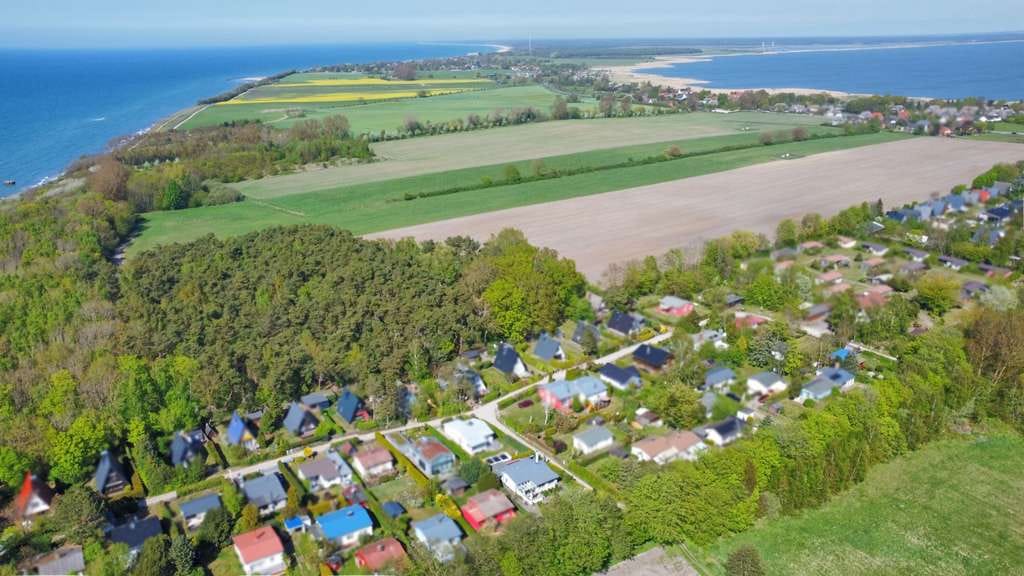Immobilie in Ahrenshoop - Ferienhaus - 350m zum Strand - Bild 1