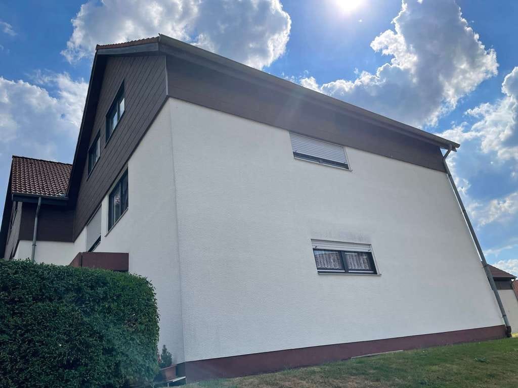 Immobilie in Bebra - Dachgeschoss-Wohnung mit 55 m² im 6 Familienhaus *** mit Balkon ***KfZ-Stellplatz *** Badewanne *** - Bild 2