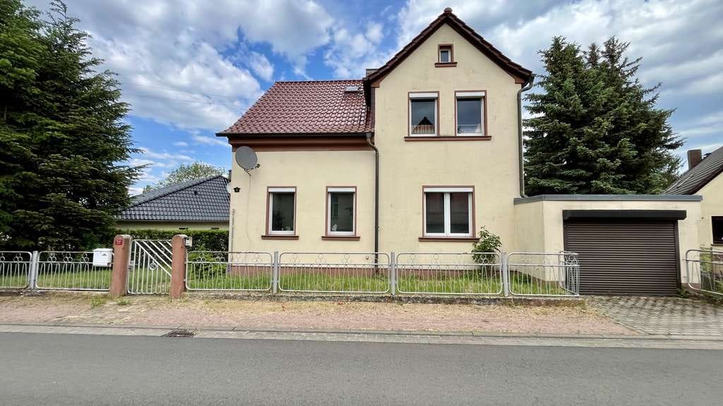 Immobilie in Wittenberg - PROVISIONSFREI|Freistehendes Einfamilienhaus mit 5 Zimmern, Nebengelass und 3 Garagen - Bild 0