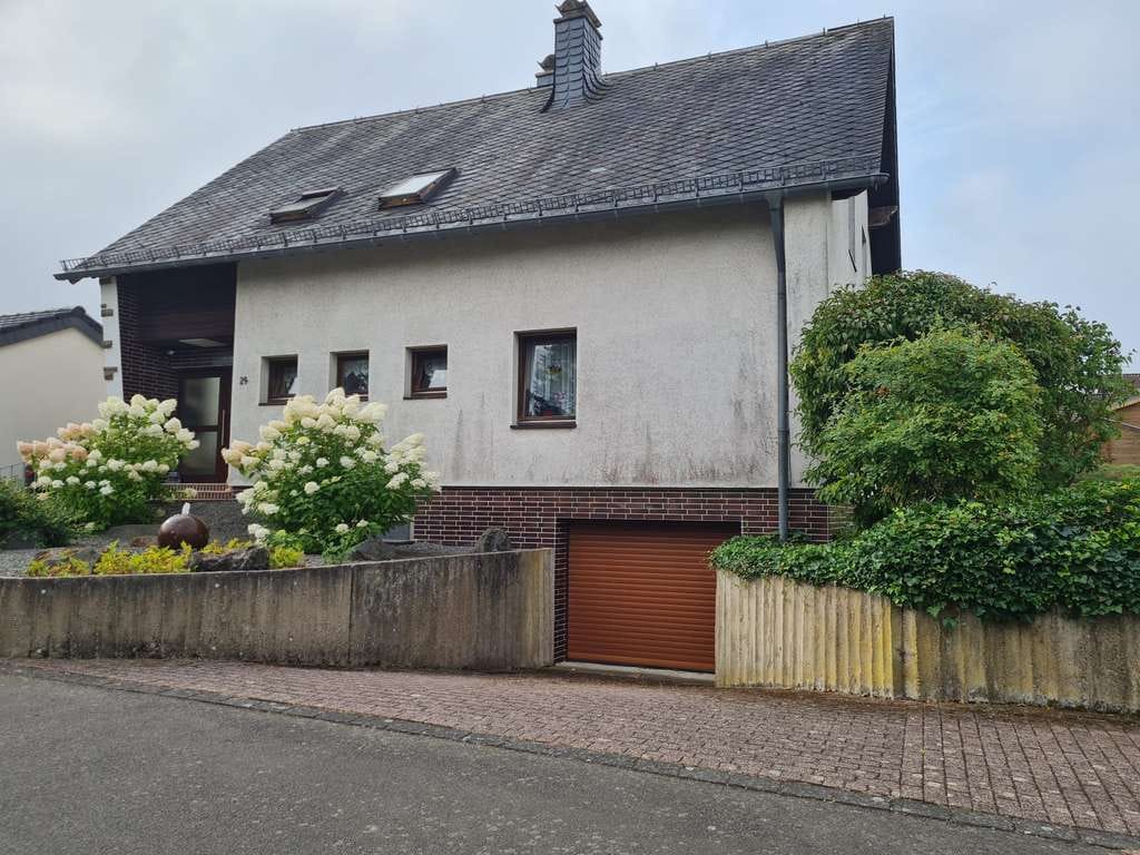 Immobilie in Oberbettingen - Platzwunder mit Weitblick und XXL Garten! - Bild 1