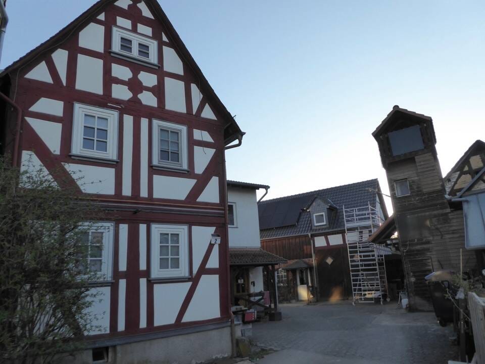 Immobilie in Solms - Charmantes Fachwerk-Zweifamilienhaus mit Hof, Nebengebäude und großem Garten in Oberndorf! - Bild 1
