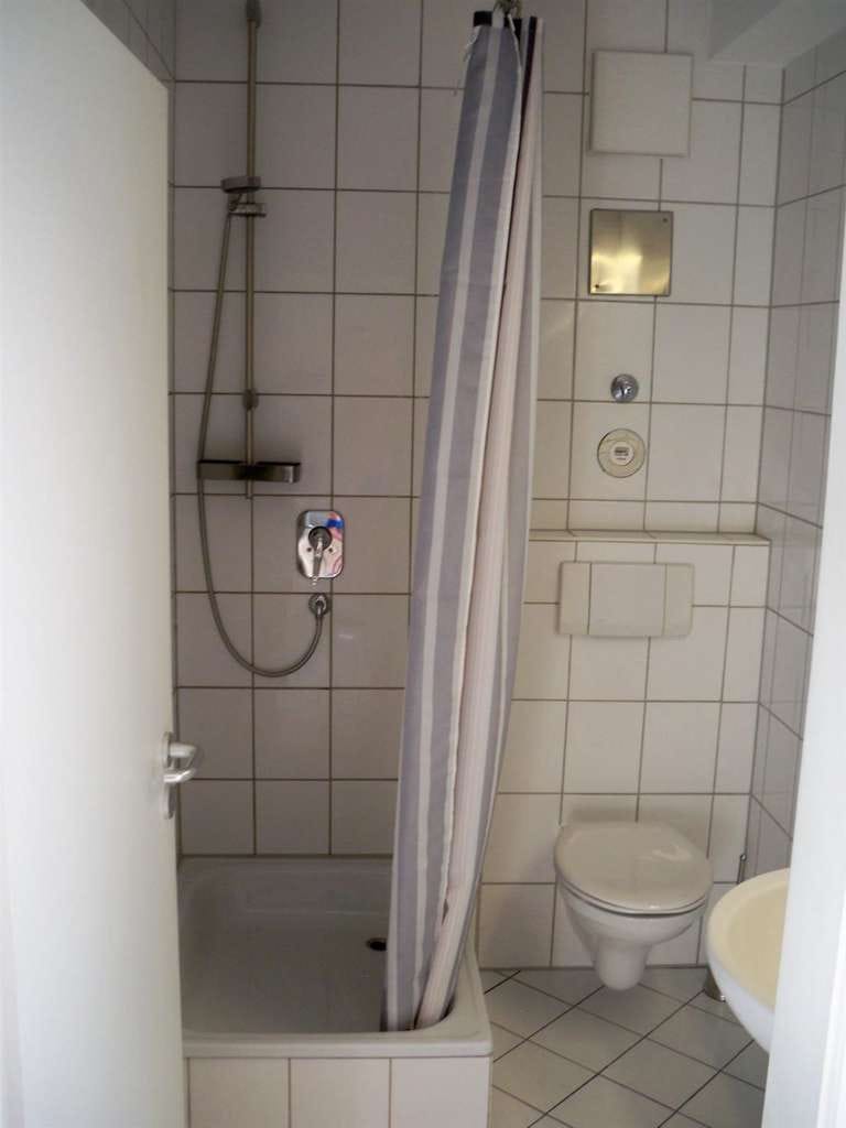 Immobilie in Sindelfingen - Zentrale Lage und S-Bahn/ Busbahnhof/Daimler vor der Tür - vermietetes 1 Zimmer Apartment mitten in  - Bild 3