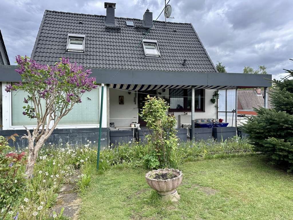 Immobilie in Reinfeld - Attraktives Einfamilienhaus mit Garage - Bild 1
