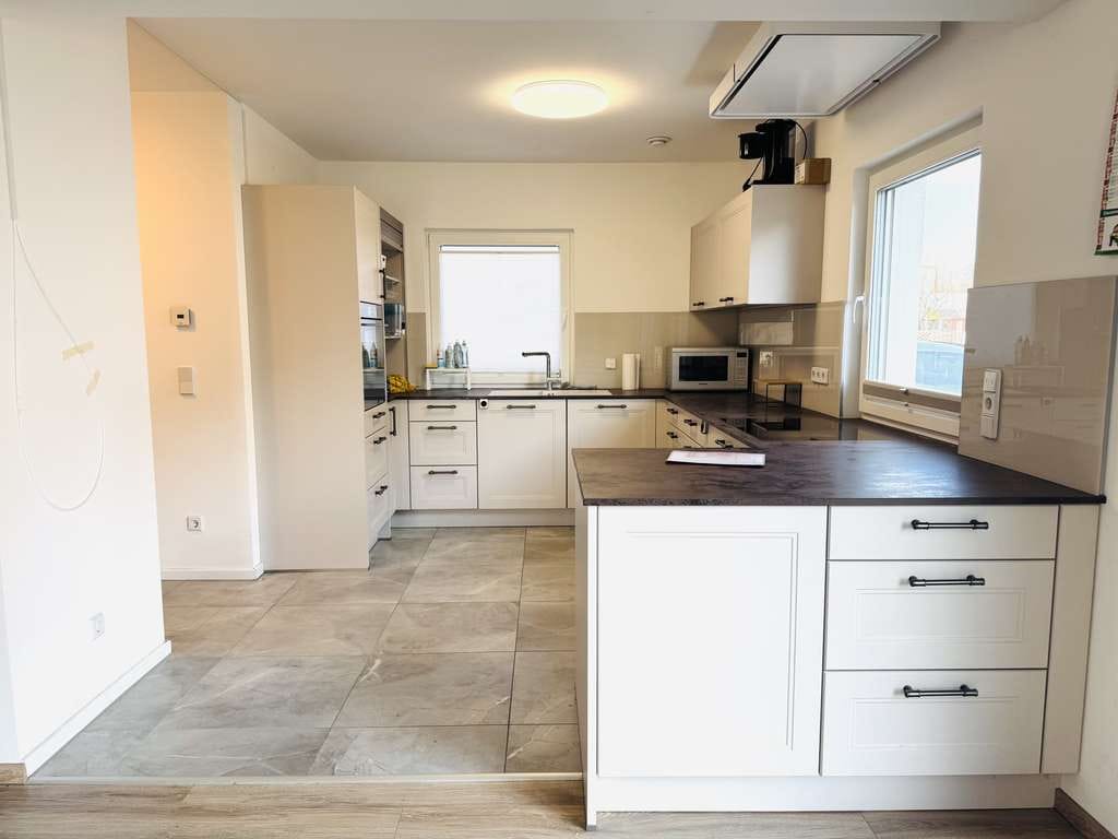 Immobilie in Attenhofen - Modernes KfW-Einfamilienhaus mit PV-Anlage, Batteriespeicher, Wallbox & sehr niedrigen Energiekosten - Bild 1