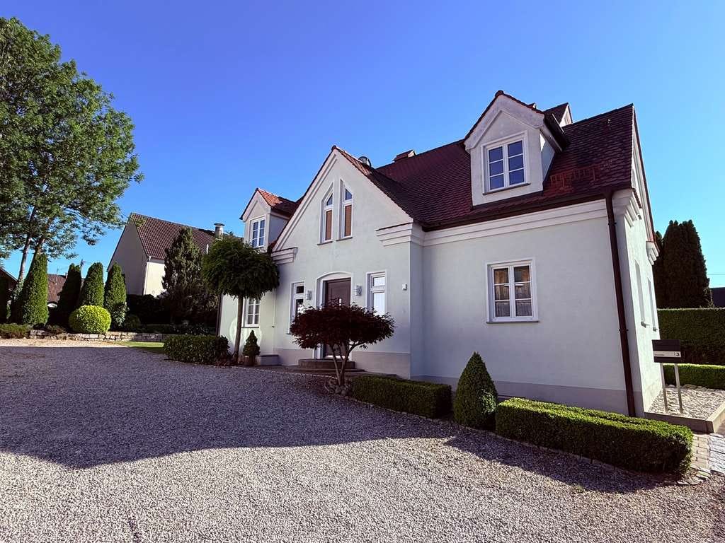 Immobilie in Kirchheim in Schwaben - STILVOLL. ELEGANT. ZEITLOS! EIN ECHTES ZUHAUSE IN RUHIGER LAGE IN SPÖCK! - Bild 4