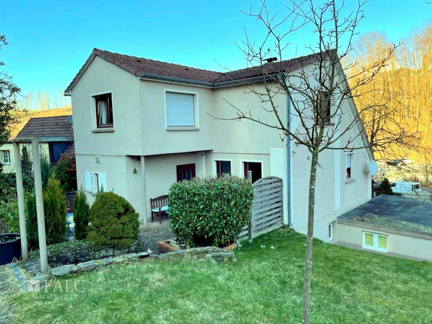 Immobilie in Meinerzhagen - Freistehendes Haus in Meinerzhagen - Stadtnah und doch im Grünen - Bild 3