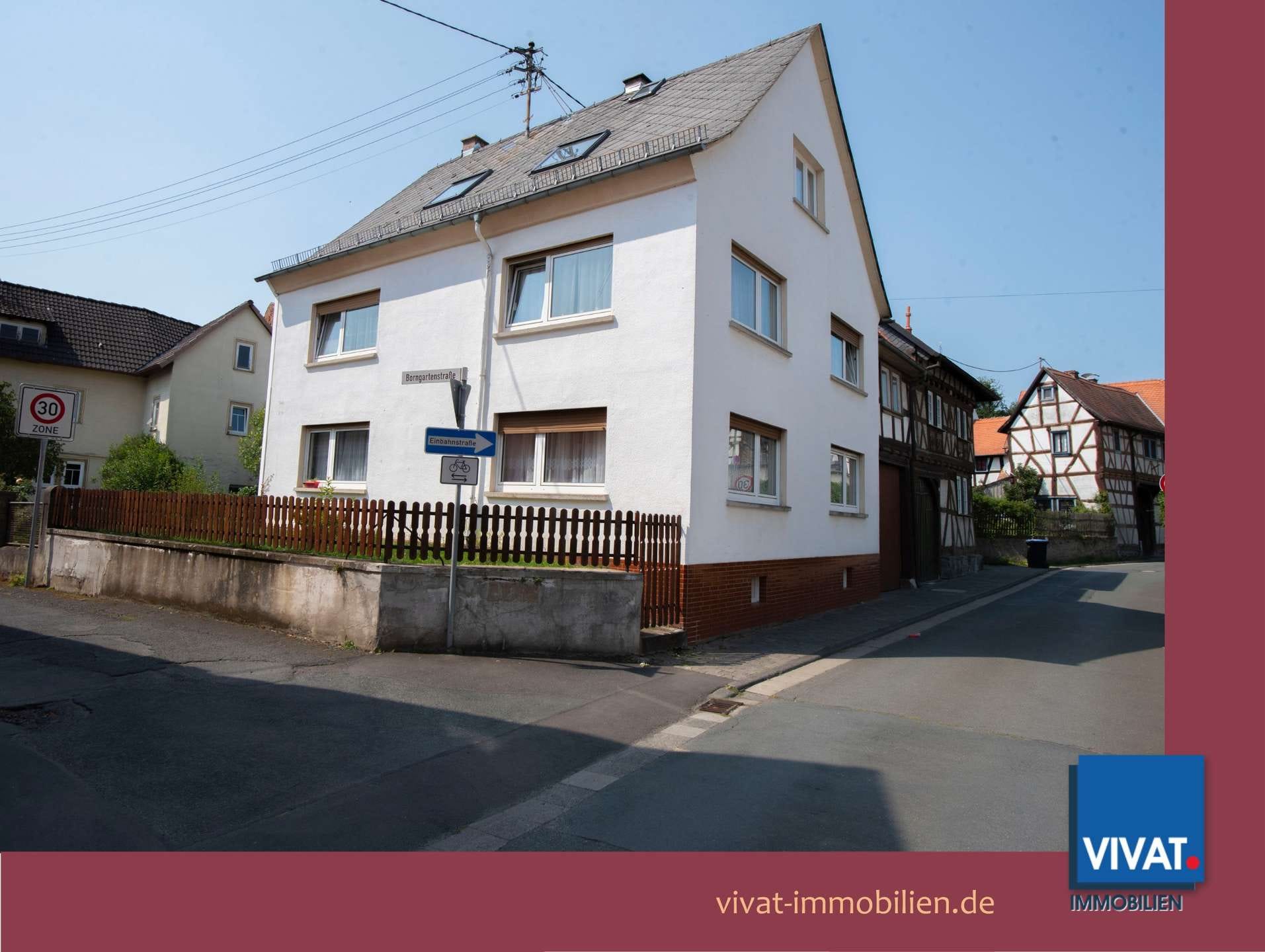 Immobilie in Waldsolms - Großes Massivhaus mit Fachwerk-Torhaus, Scheune und Nebengebäude. Käuferprovisionsfrei! - Bild 0