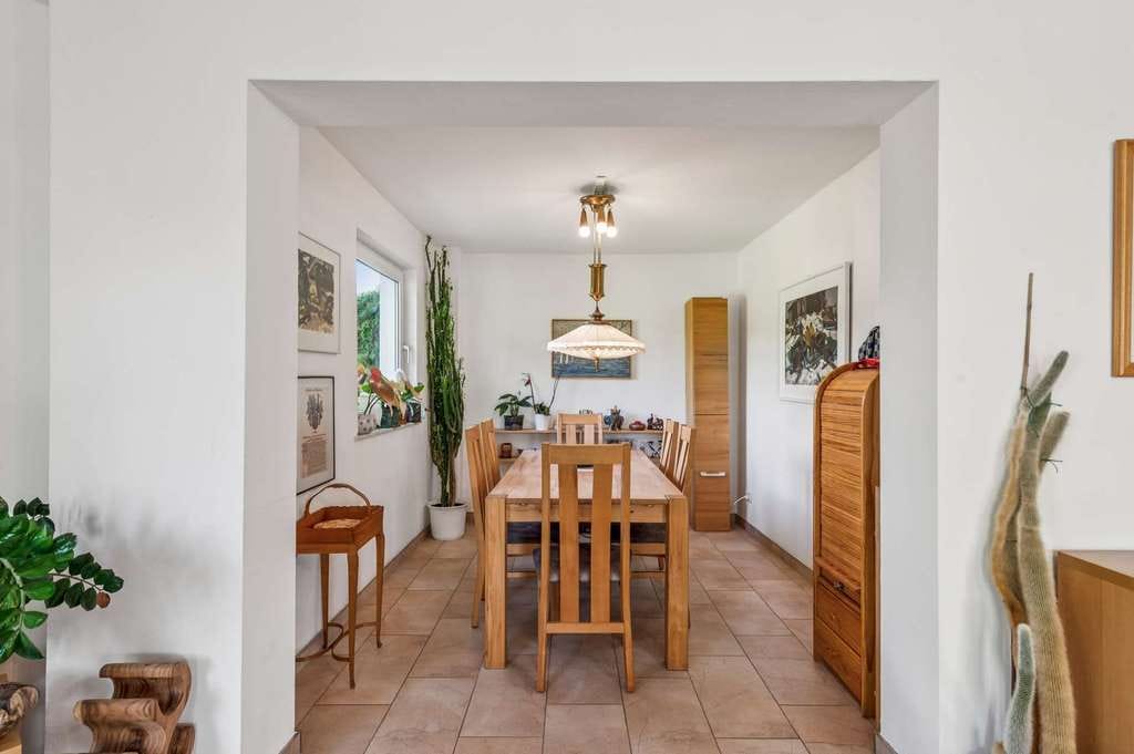 Immobilie in Broderstorf - Familienfreundlich wohnen bei Rostock – Einfamilienhaus mit Wintergarten, Garage und Gartenidylle - Bild 3