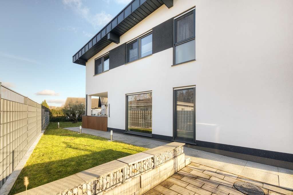 Immobilie in Gehlert - Wohnen im Bauhausstil! Zeitloses Einfamilienhaus mit gehobener Ausstattung - Bild 2