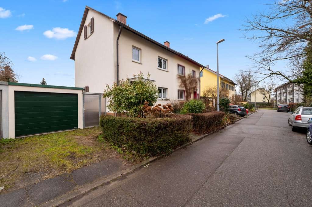 Immobilie in Freiburg im Breisgau - Familienfreundliche Doppelhaushälfte mit Garten und Garage auf Erbpachtgrundstück - Bild 0