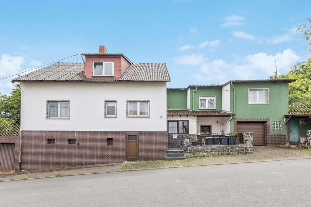 Immobilie in Mücke - Großzügiges Einfamilienhaus mit Einliegeroption und Garten in idyllischer Feldrandlage - Bild 1