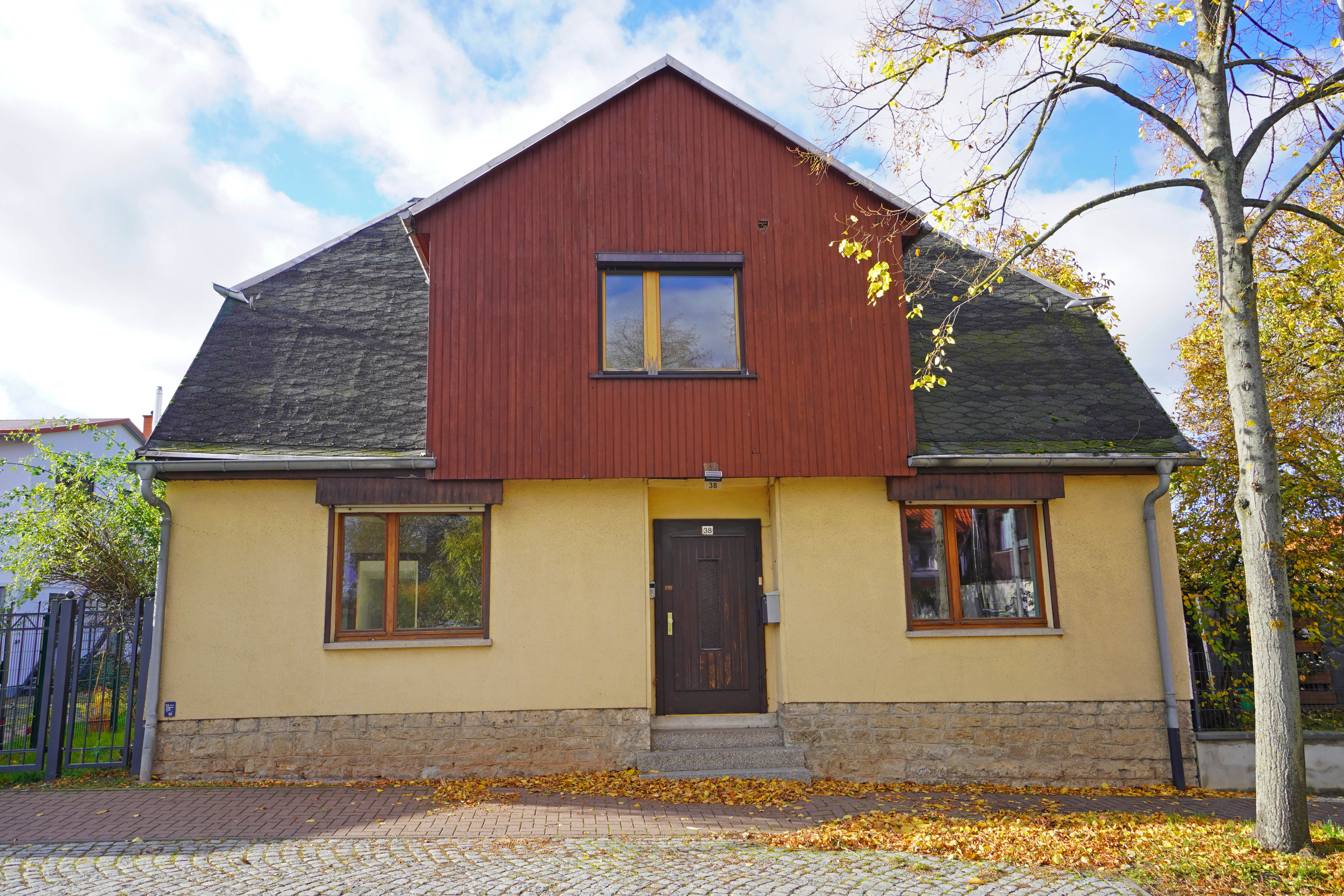 Immobilie in Am Ettersberg - Nahe Weimar: EFH für die handwerklich begabte Familie, ACHTUNG: Dachstuhl muss erneuert werden! Heizung bereits neu! - Bild 1