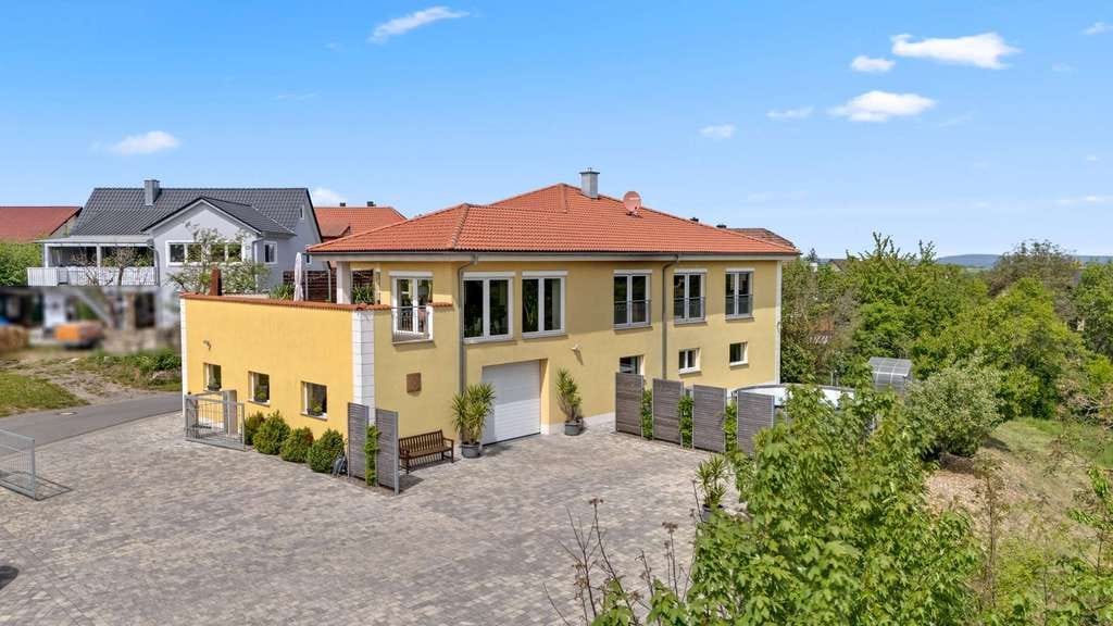 Immobilie in Oberaurach - Toskana Villa! Luxuriöses Anwesen mit zahlreichen Nutzungsmöglichkeiten in naturnaher Lage - Bild 1