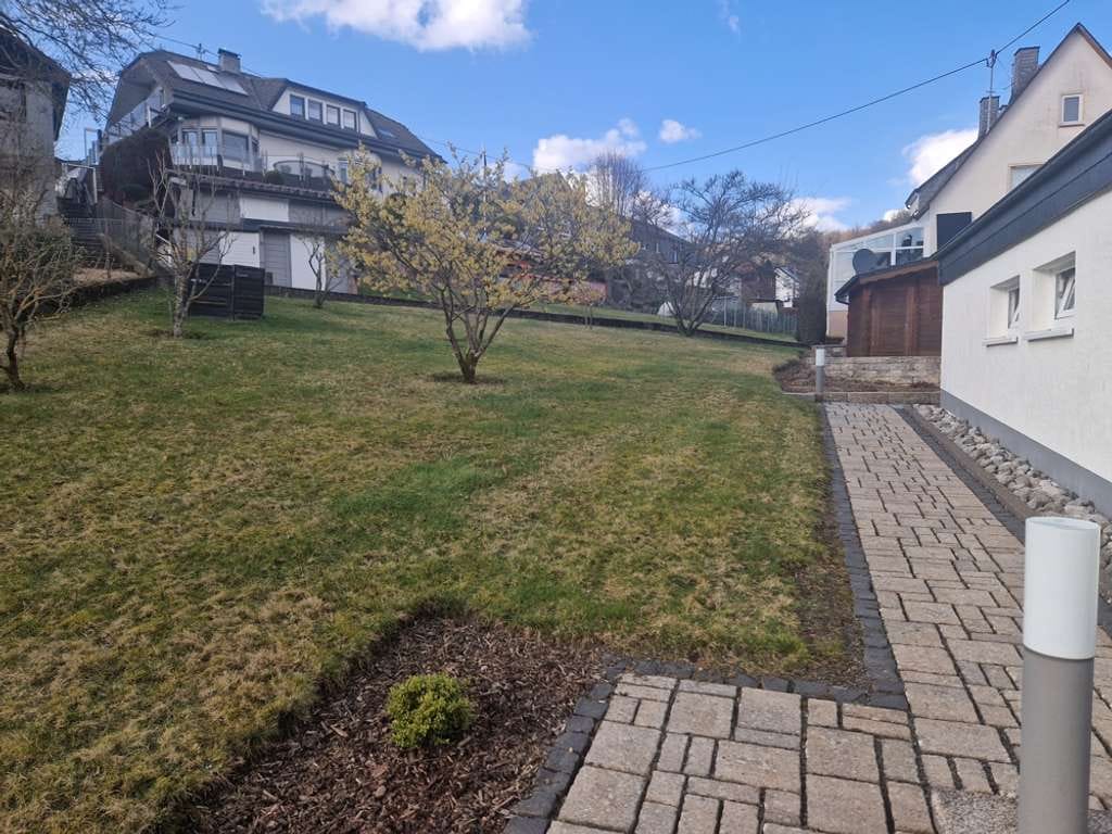 Immobilie in Netphen - Großzügiges, top gepflegtes Ein- bis Zweifamilienhaus mit tollem Garten in Deuz! - Bild 4