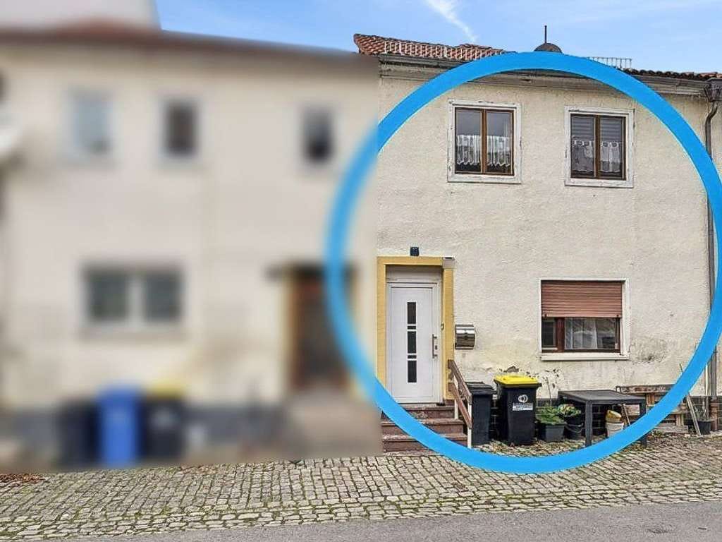Immobilie in Bad Königshofen im Grabfeld - Ensembleschutz! Familienfreundliches Reiheneckhaus inmitten von Bad Königshofen - Bild 0