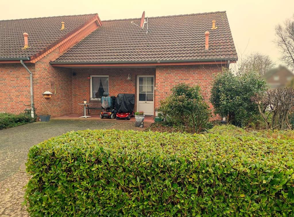 Immobilie in Westoverledingen - Für Investoren! Vermietetes Reihenendhaus mit Loggia in gepflegter Umgebung - kurz vor Papenburg - Bild 0