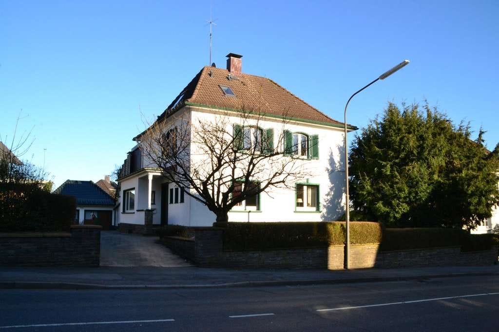 Immobilie in Wermelskirchen - wunderschöne Stadtvilla in zentraler Lage von Wermelskirchen - Bild 1